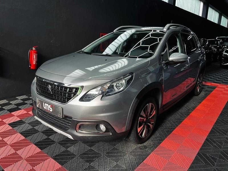 Usado Peugeot 2008 83 HP (61 kW) 2018 Cinzento SUV