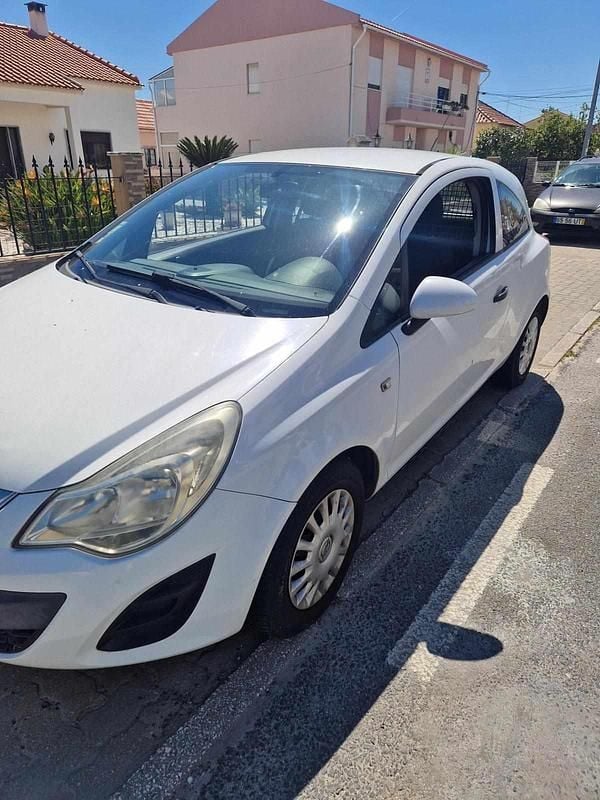 Branco Usado 2012 Opel Corsa Carrinha | € 2.250 (Super Preço) - Imagem 1/4