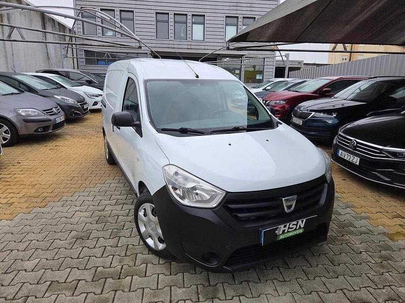 Usado Dacia Dokker Essentiel 90 HP (66 kW) 2015 Branco Monovolume