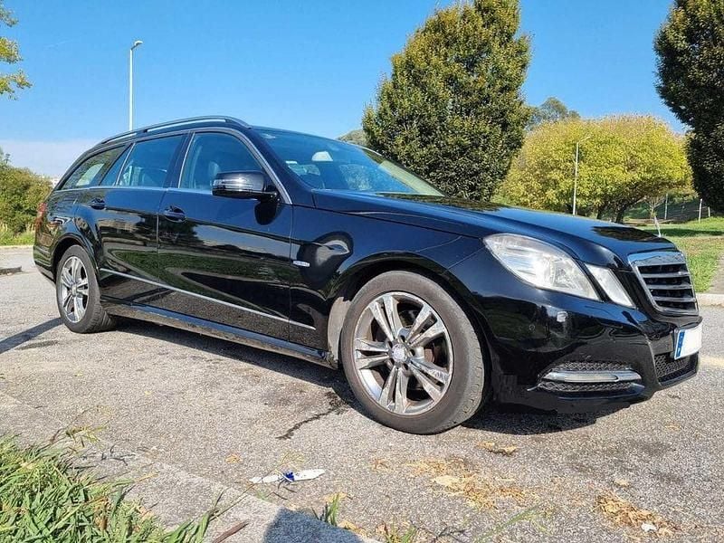 Usado 2010 Mercedes E350 Avantgarde Sedan | € 11.950 - Imagem 1/4