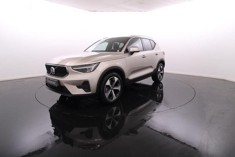 Cinzento Usado 2024 Volvo XC40 Core SUV | € 36.450 (Preço elevado) - Imagem 1/4