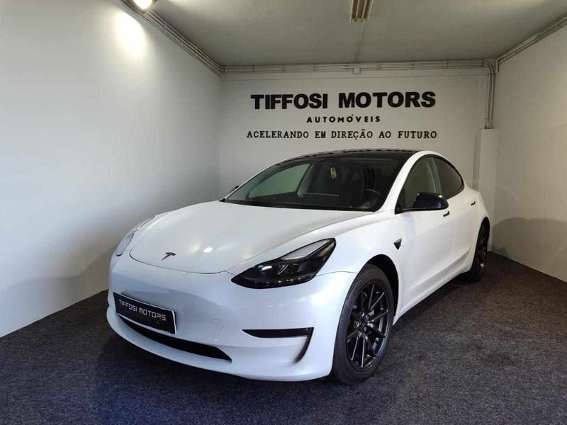Branco Usado 2021 Tesla Model 3 Long Range Sedan | € 42.250 - Imagem 1/4