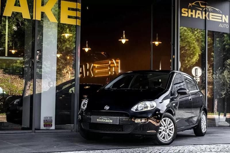 Usado Fiat Punto Easy 95 HP (69 kW) 2018 Preto Citadino