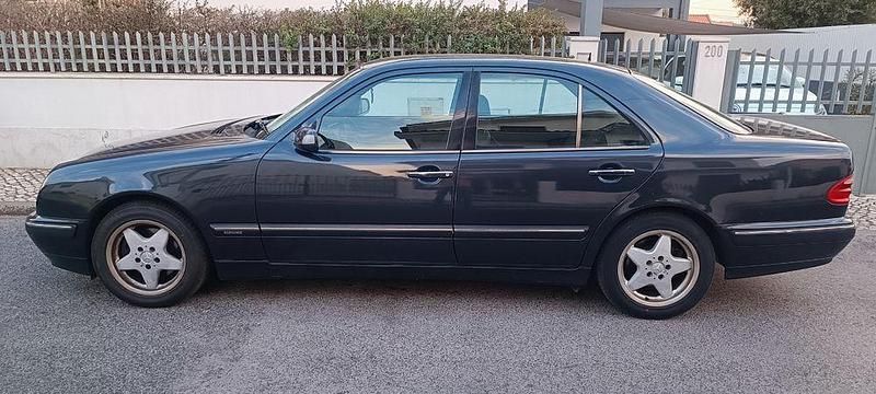 Usado Mercedes E270 170 HP (125 kW) 2000 Sedan