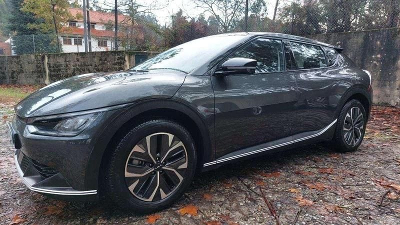 Branco Usado 2024 Kia EV6 SUV | € 33.490 (Preço justo) - Imagem 1/4