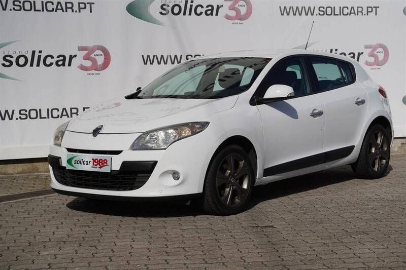 Branco Usado 2011 Renault Mégane III Dynamique Citadino | € 7.500 (Preço justo) - Imagem 1/4