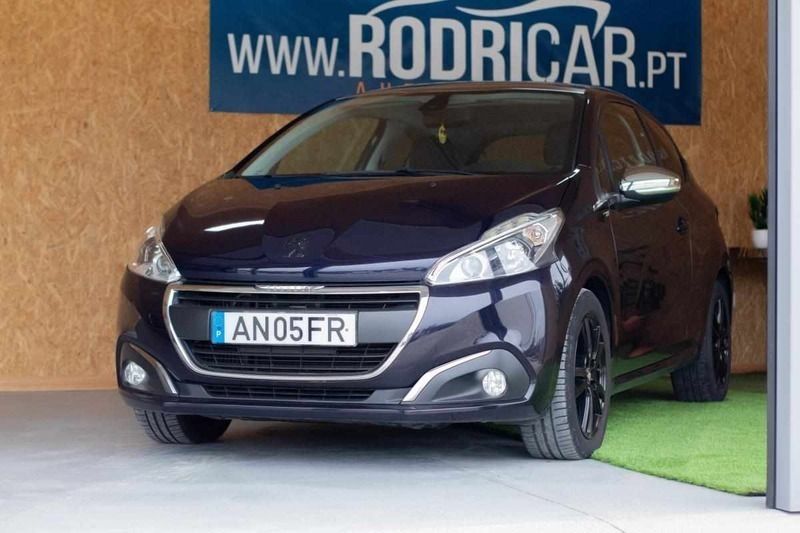 Azul Usado 2016 Peugeot 208 Citadino | € 10.400 (Preço justo) - Imagem 1/4