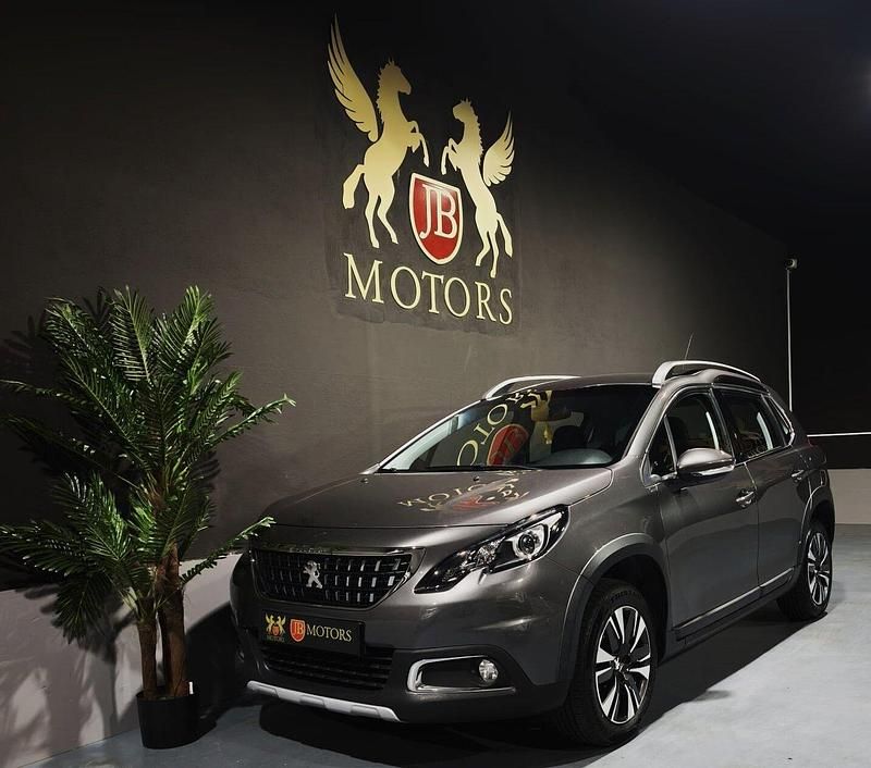Cinza Usado 2017 Peugeot 2008 Allure SUV | € 14.900 (Caro) - Imagem 1/4
