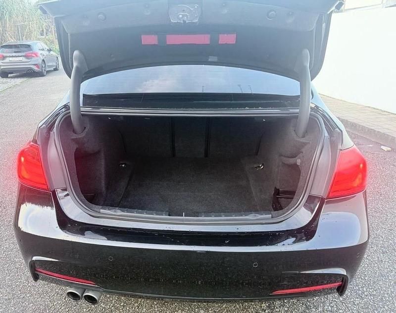 Usado BMW 318 150 HP (110 kW) 2015 Preto Sedan