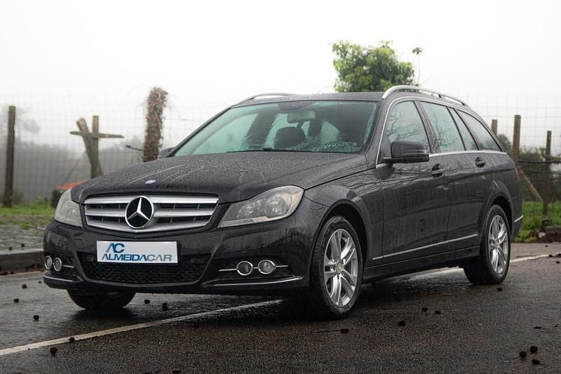 Usado Mercedes C200 Avantgarde 136 HP (100 kW) 2013 Preto Carrinha