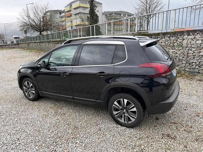 Usado Peugeot 2008 Allure 100 HP (73 kW) 2016 Preto SUV