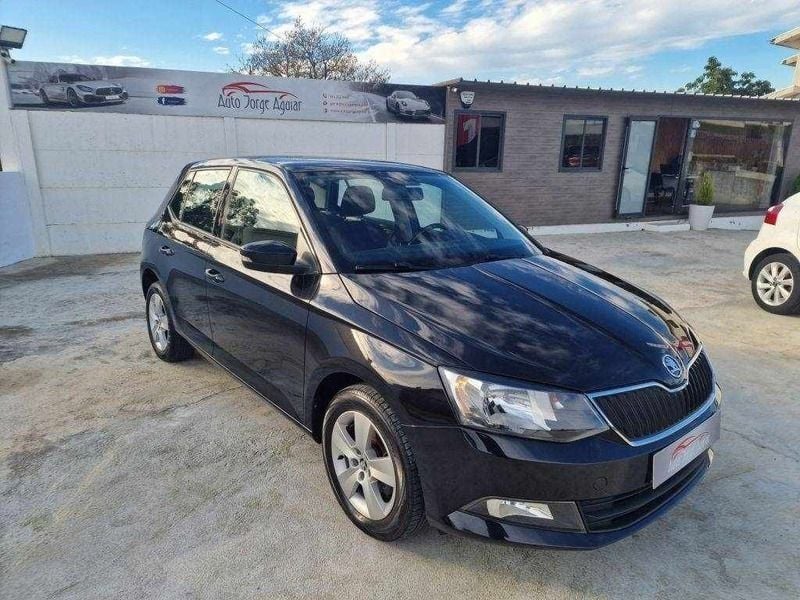 Preto Usado 2017 Skoda Fabia Ambition Citadino | € 14.900 - Imagem 1/4