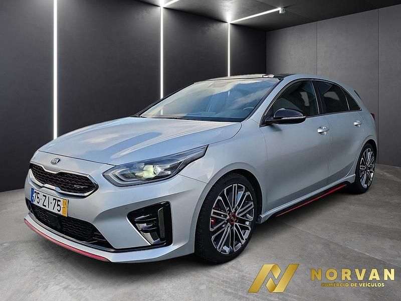 Cinza Usado 2019 Kia Ceed GT Citadino | € 24.990 - Imagem 1/4