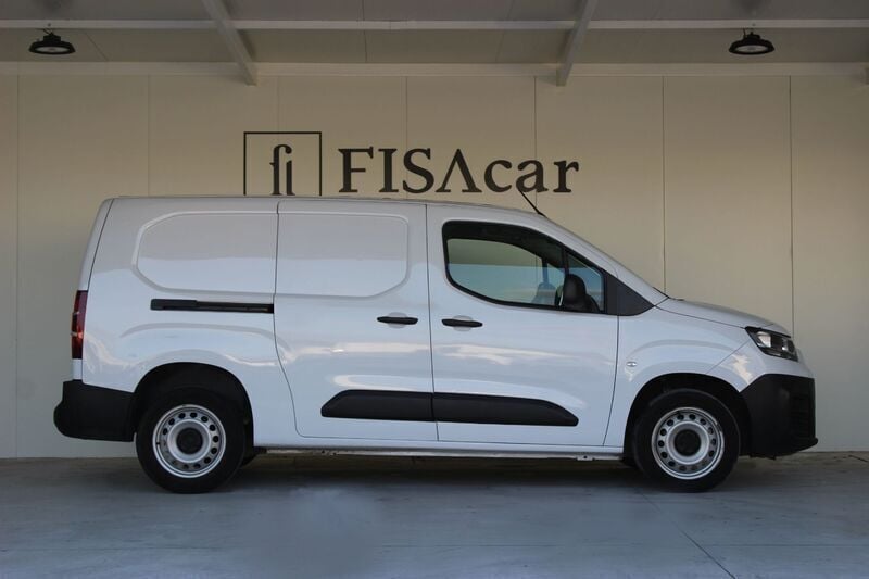 Branco Usado 2023 Fiat Doblò Monovolume | € 18.900 (Preço justo) - Imagem 1/4