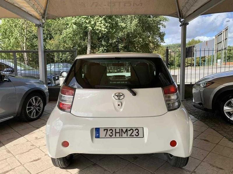 Usado Toyota iQ 68 HP (50 kW) 2009 Branco Citadino