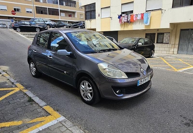 Usado 2008 Renault Clio II Sedan | € 2.975 (Bom preço) - Imagem 1/4