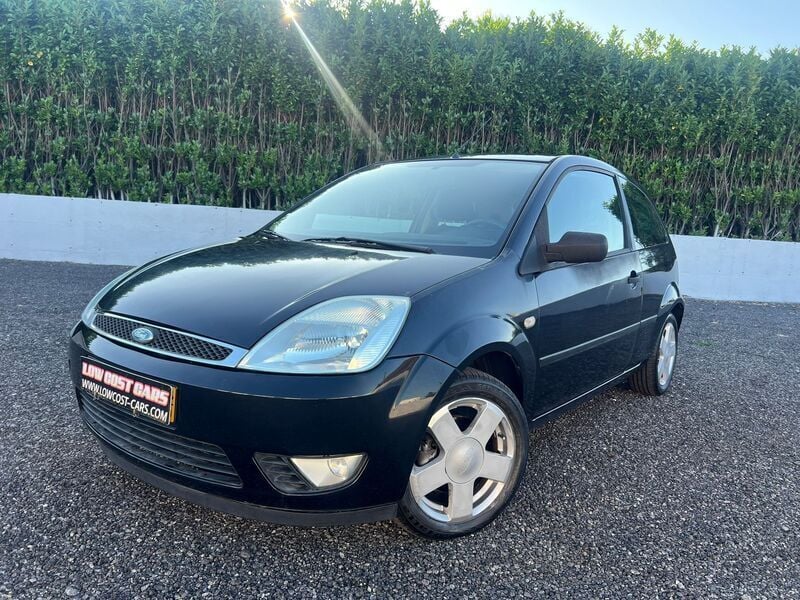 Preto Usado 2004 Ford Fiesta Ambiente Citadino | € 2.490 (Preço justo) - Imagem 1/4