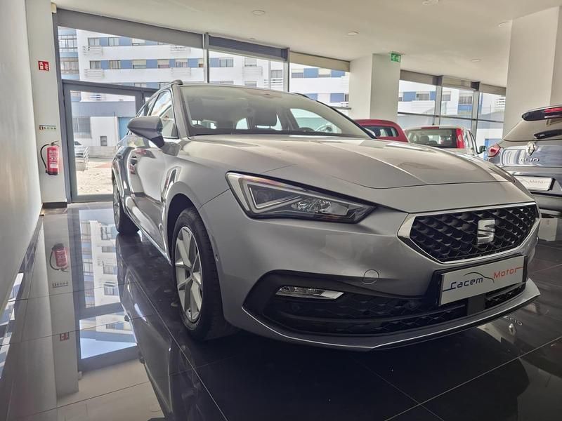 Usado Seat Leon Style 110 HP (80 kW) 2022 Cinza Carrinha