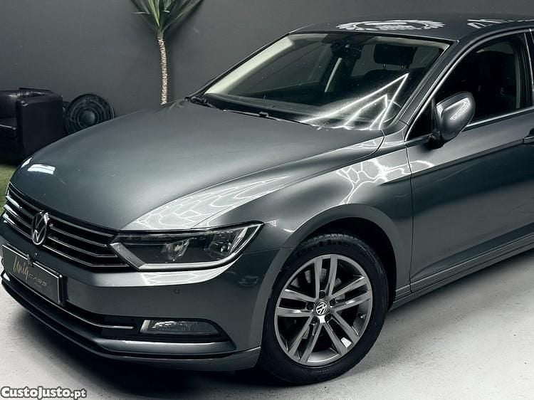 Cinza Usado 2018 VW Passat Highline | € 17.990 (Bom preço) - Imagem 1/1