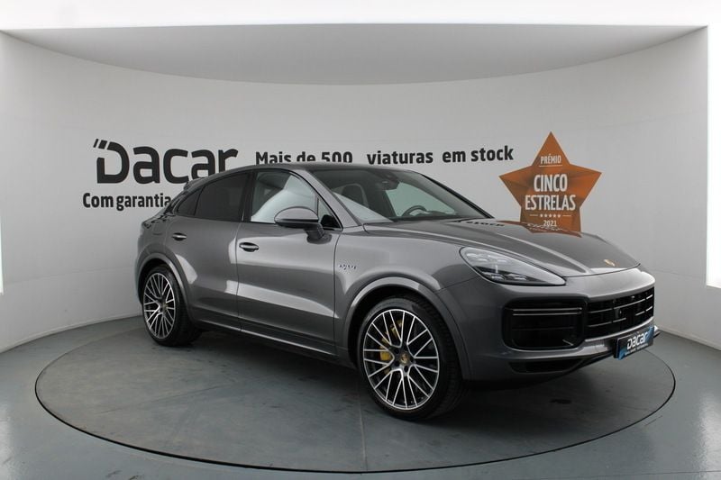 Cinzento Usado 2019 Porsche Cayenne Turbo S SUV | € 127.600 - Imagem 1/4