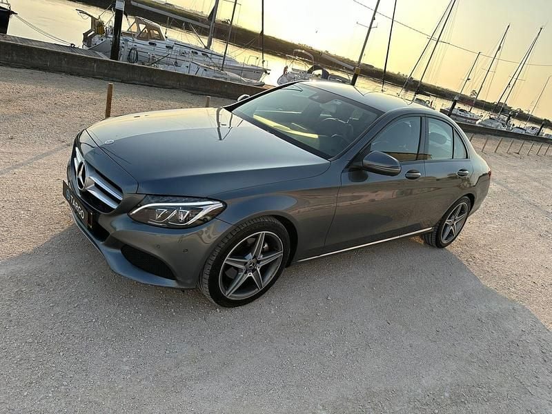Cinza Usado 2017 Mercedes C220 Avantgarde Sedan | € 24.900 - Imagem 1/4