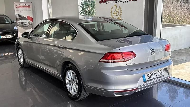 Usado VW Passat 150 HP (110 kW) 2015 Cinza prata Sedan