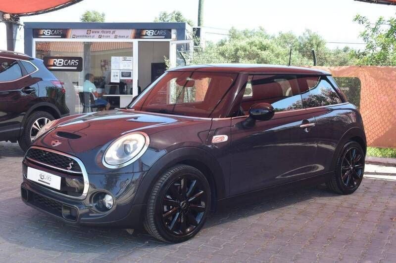 Cinzento Usado 2018 Mini Cooper Citadino | € 22.850 (Preço justo) - Imagem 1/4