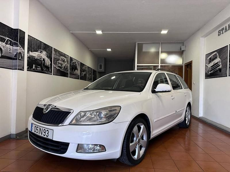 Branco Usado 2009 Skoda Octavia Elegance Carrinha | € 6.900 (Preço justo) - Imagem 1/4