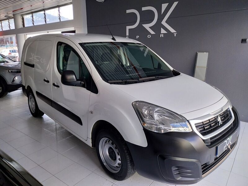Branco Usado 2018 Peugeot Partner Monovolume | € 9.980 (Preço justo) - Imagem 1/4