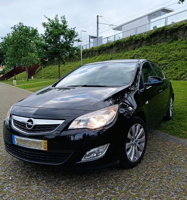 Preto Usado 2010 Opel Astra Cosmo Sedan | € 7.300 (Caro) - Imagem 1/4