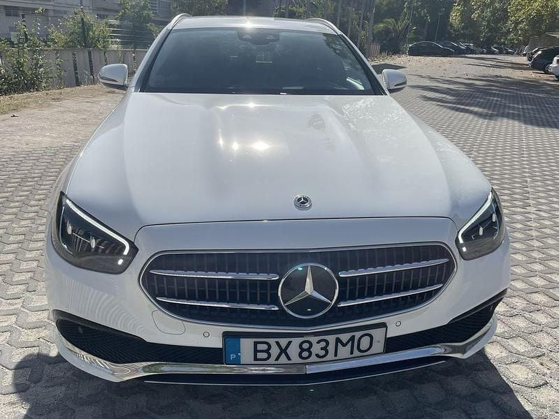 Usado 2021 Mercedes E300 Sedan | € 26.250 - Imagem 1/4