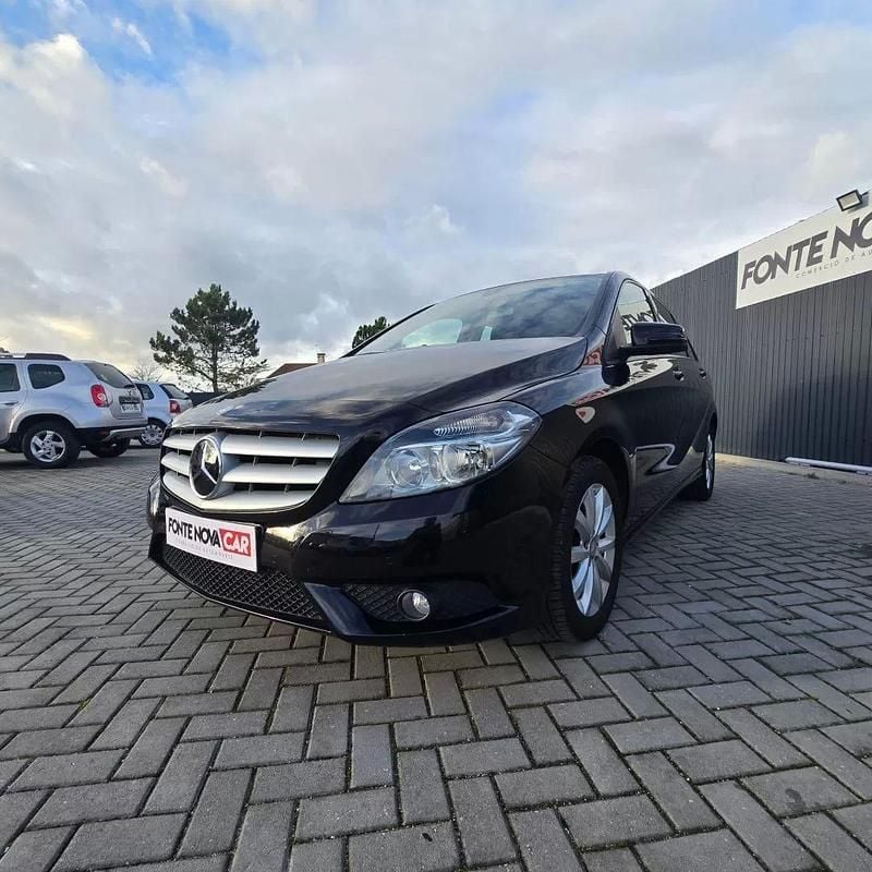 Preto Usado 2014 Mercedes B180 Urban Monovolume | € 14.950 (Preço justo) - Imagem 1/4