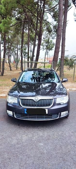 Usado 2010 Skoda Superb Carrinha | € 7.500 - Imagem 1/4