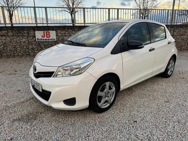 Branco Usado 2014 Toyota Yaris Comfort | € 9.350 (Preço justo) - Imagem 1/4