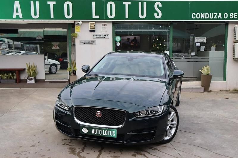 Verde Usado 2016 Jaguar XE Prestige Sedan | € 15.270 (Super Preço) - Imagem 1/4