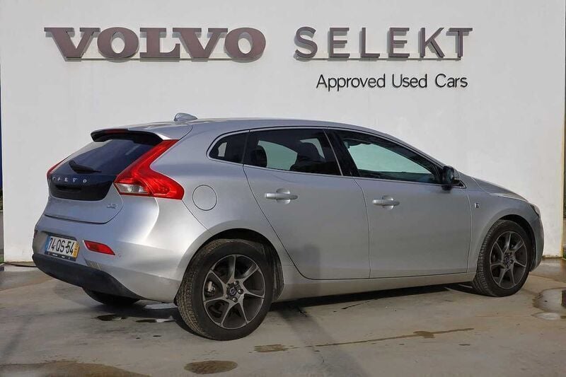 Usado Volvo V40 119 HP (87 kW) 2016 Prateado Carrinha