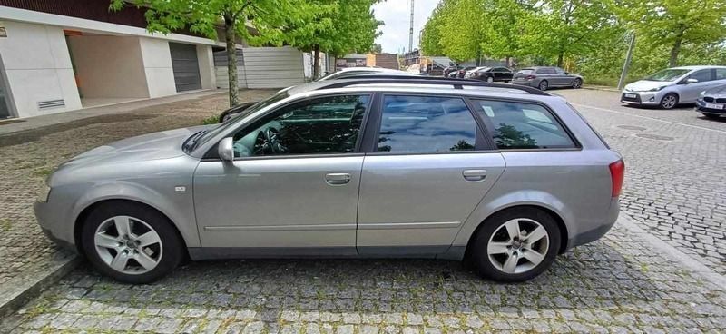 Cinzento Usado 2004 Audi A4 Carrinha | € 7.800 (Preço justo) - Imagem 1/4