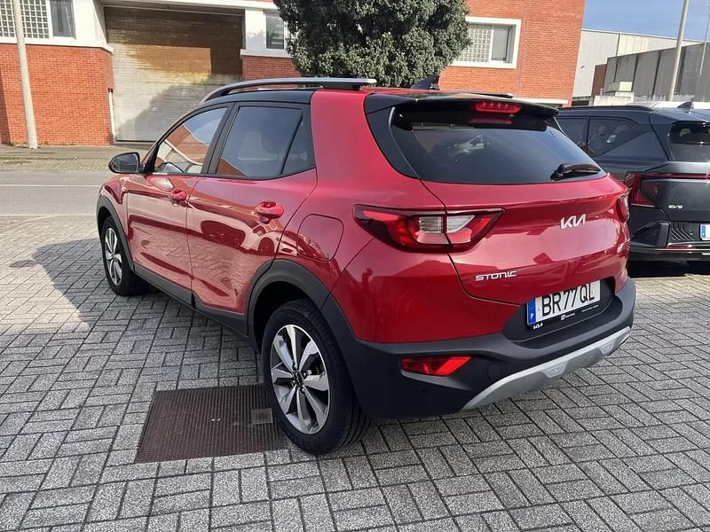 Usado Kia Stonic 79 HP (58 kW) 2025 Vermelho SUV