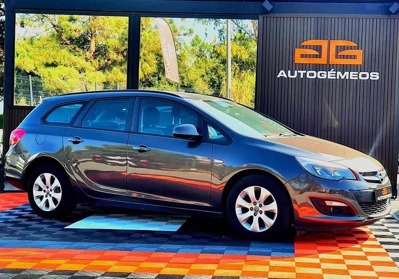 Azul Usado 2015 Opel Astra Enjoy | € 8.980 (Preço justo) - Imagem 1/4