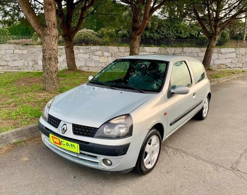 Cinza Usado 2001 Renault Clio II Carrinha | € 1.999 (Preço justo) - Imagem 1/4