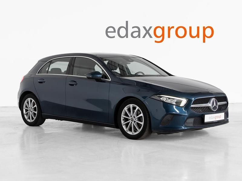 Azul Usado 2021 Mercedes A180 Style Sedan | € 19.790 - Imagem 1/4