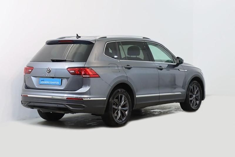 Usado VW Tiguan Allspace 150 HP (110 kW) 2023 Cinzento SUV