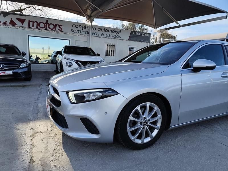 Cinza Usado 2018 Mercedes A180 Progressive | € 23.950 (Bom preço) - Imagem 1/4