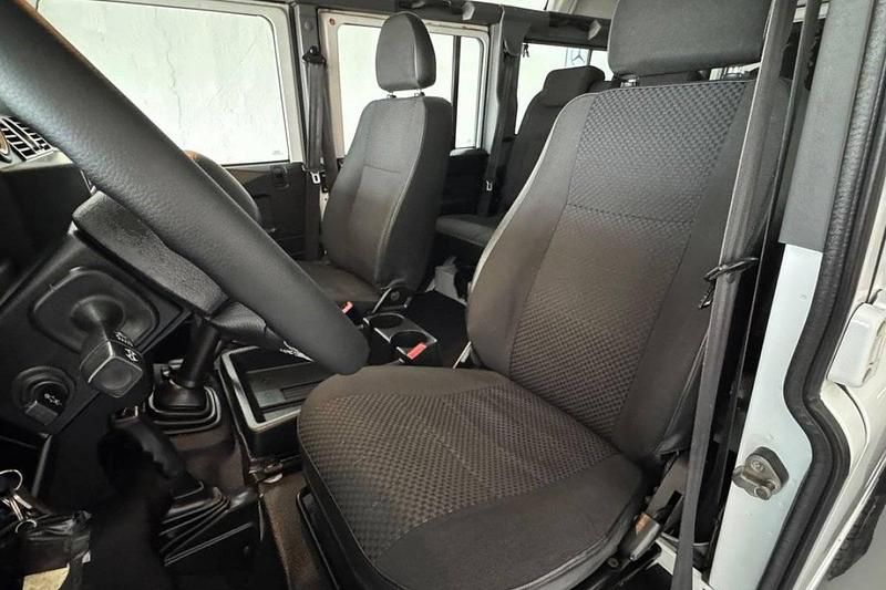 Usado Land Rover Defender 122 HP (89 kW) 2015 Branco