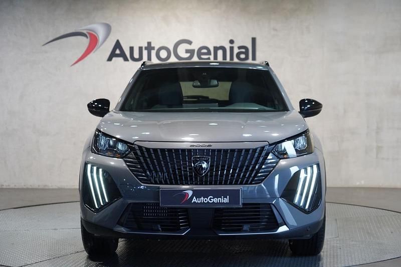 Usado Peugeot 2008 Allure 145 HP (106 kW) 2025 Cinza antracite SUV