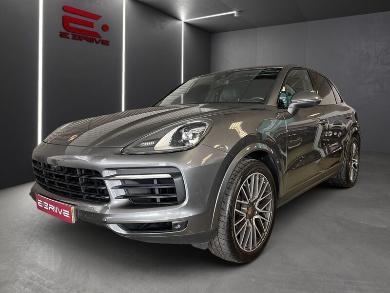 Cinza Usado 2019 Porsche Cayenne Platinum Edition SUV | € 76.480 (Preço justo) - Imagem 1/4