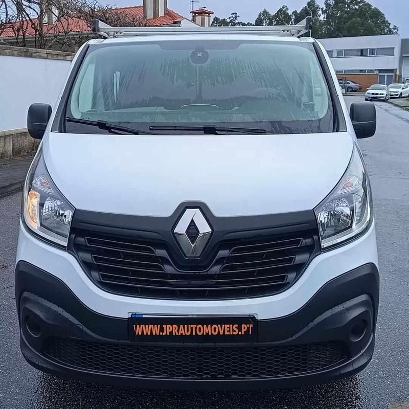 Usado Renault Trafic Intens 120 HP (88 kW) 2018 Branco Monovolume