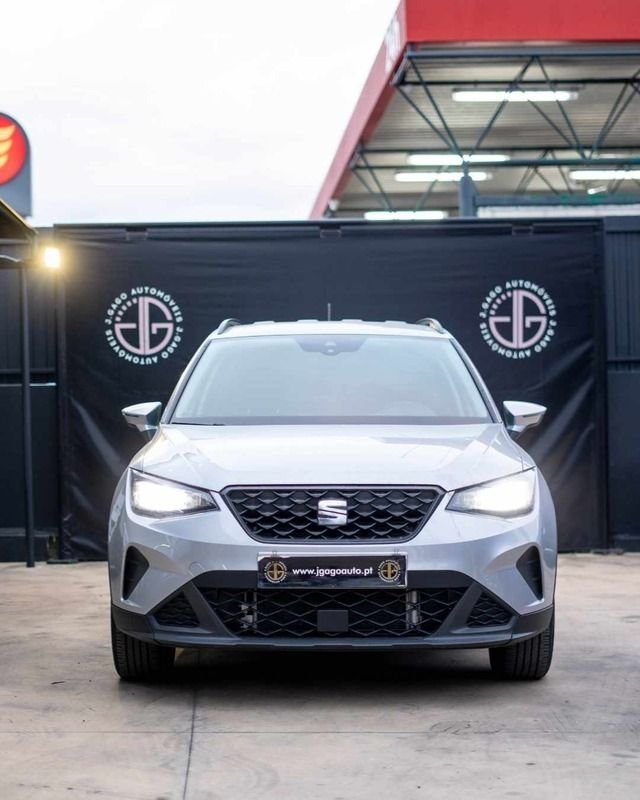 Cinzento Usado 2023 Seat Arona SUV | € 21.900 (Preço elevado) - Imagem 1/4