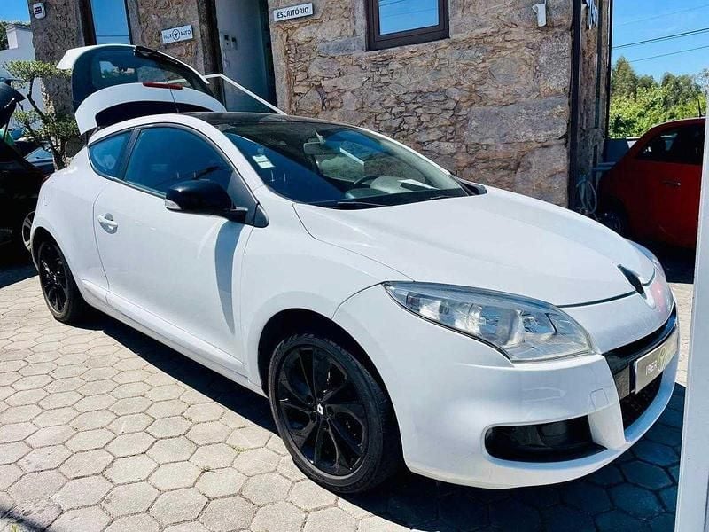 Branco Usado 2009 Renault Mégane III GT-Line Coupé | € 6.990 (Preço justo) - Imagem 1/4