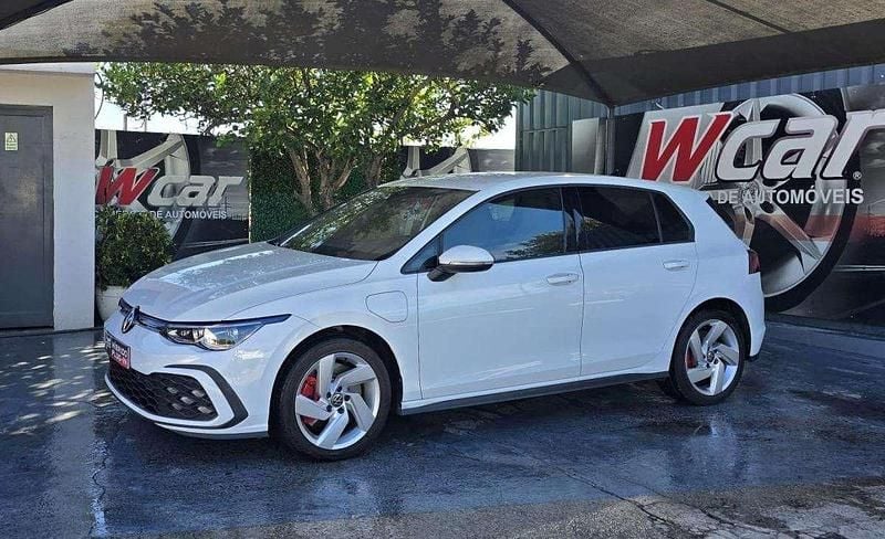 Branco Usado 2021 VW Golf VIII GTE | € 24.950 (Preço justo) - Imagem 1/4